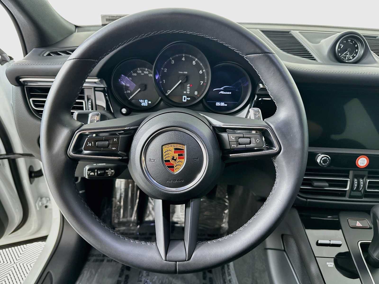 Certified 2026 Porsche Macan AWD/4WD image 14