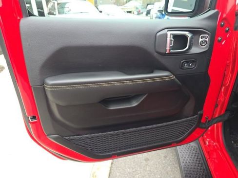 Certified 2025 Jeep Wrangler Sahara 4xe image 10