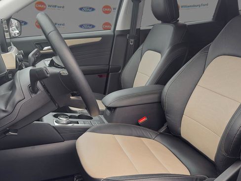 Certified 2022 Ford Escape Titanium w/ Titanium Elite Package image 7