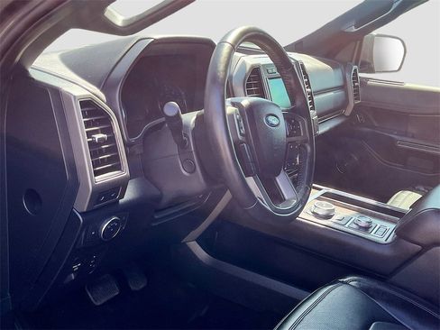 Used 2021 Ford Expedition Limited image 11