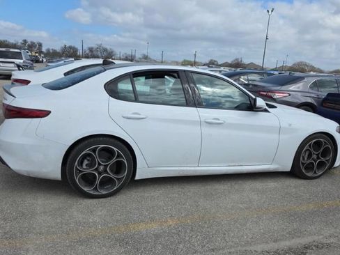 Used 2022 Alfa Romeo Giulia Ti RWD image 10