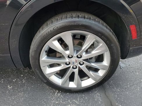Used 2023 Buick Envision Avenir AWD/4WD image 38