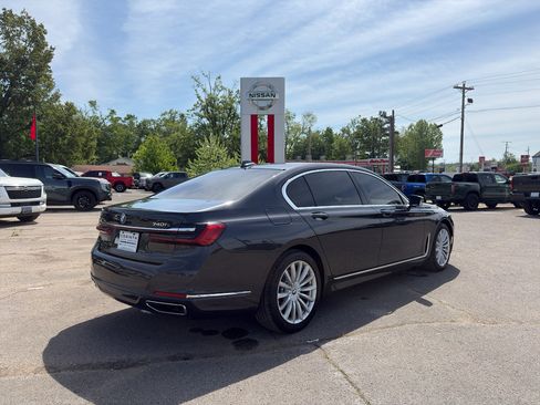 Used 2022 BMW 740i xDrive w/ Premium Package image 4