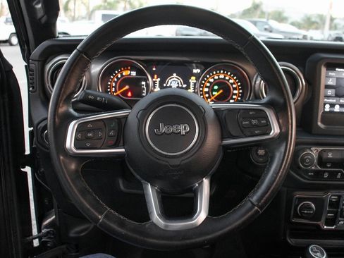 Used 2020 Jeep Wrangler Unlimited Sahara image 22