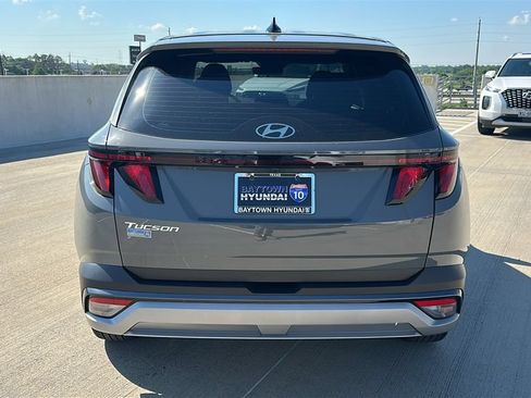 Certified 2026 Hyundai Tucson SE FWD image 11