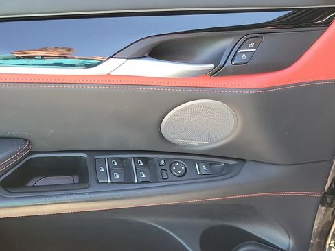 Used 2018 BMW X5 M image 20