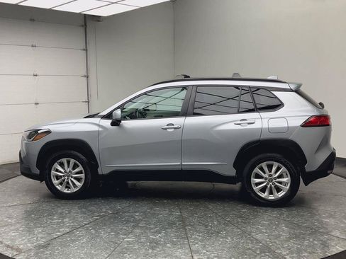 Used 2022 Toyota Corolla Cross LE AWD/4WD image 31