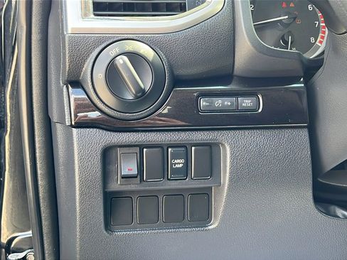 Used 2018 Nissan Titan SV image 14