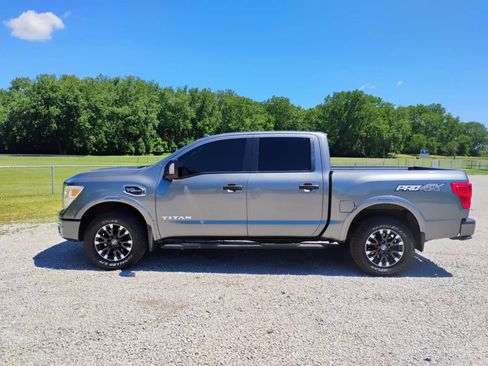 Used 2017 Nissan Titan PRO-4X w/ Pro-4x Convenience Package AWD/4WD image 7