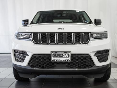 Certified 2023 Jeep Grand Cherokee Laredo AWD/4WD image 2