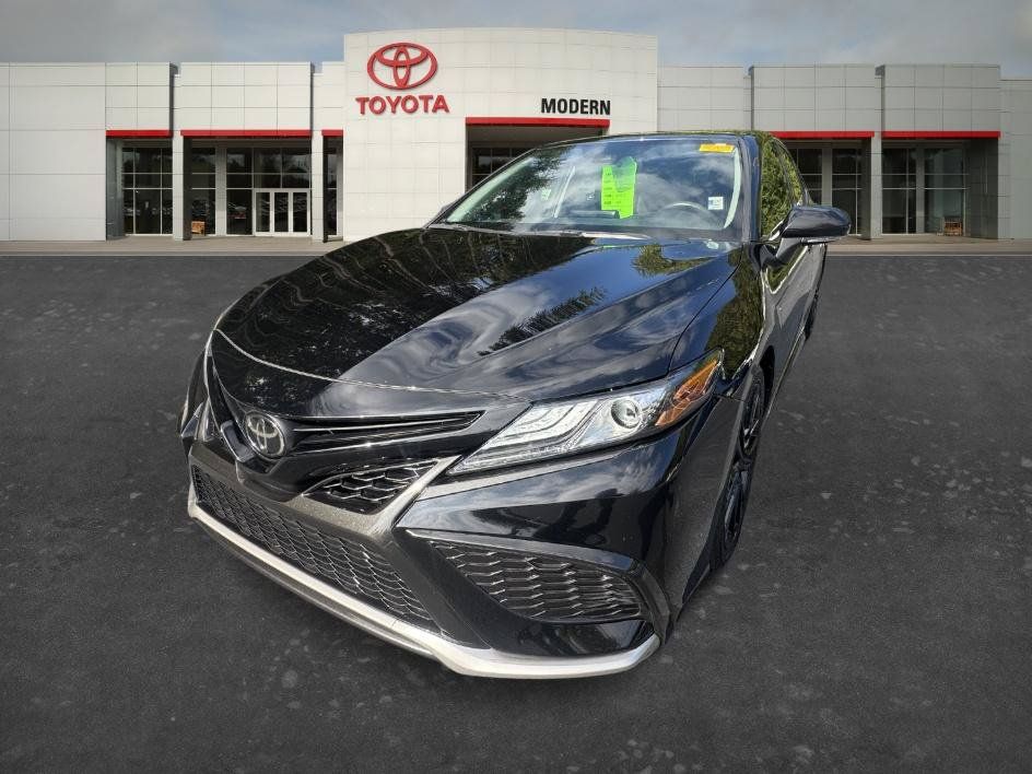 Used 2023 Toyota Camry XSE FWD image 2