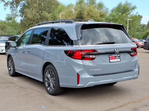 New 2026 Honda Odyssey Touring image 7
