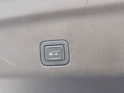 Used 2023 Chevrolet Suburban LT image 14