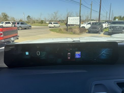 Used 2025 Ford Expedition Active image 25