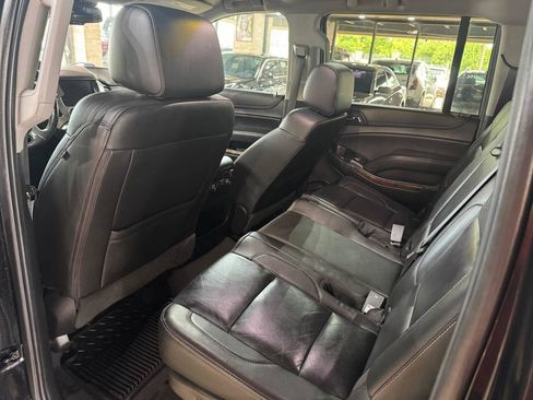Used 2019 Chevrolet Suburban LT RWD image 16