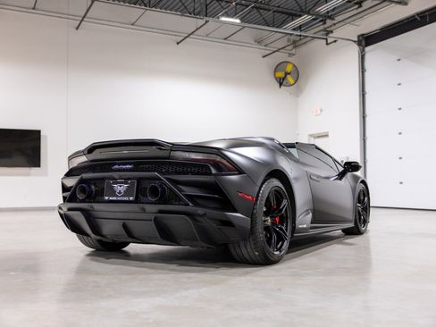 Used 2020 Lamborghini Huracan EVO image 4