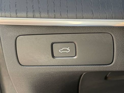 Certified 2025 Volvo XC90 B6 Ultra w/ Protection Package Premier AWD/4WD image 27