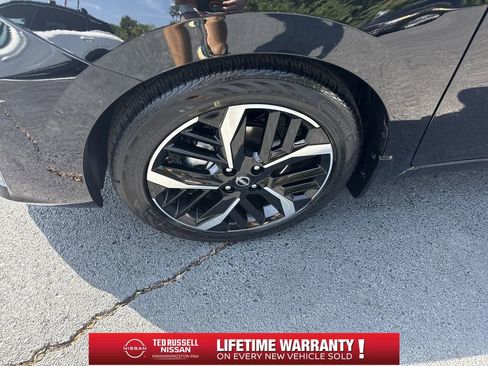 New 2025 Nissan Versa SR w/ Trunk Package image 20