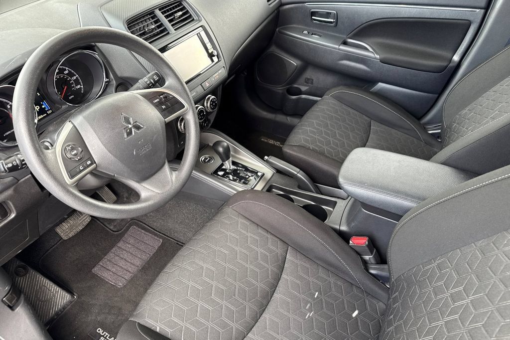 Used 2025 Mitsubishi Outlander Sport ES AWD/4WD image 4