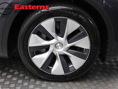 Used 2024 Tesla Model Y 2WD image 21