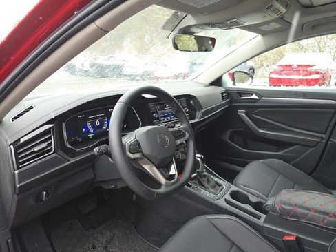 Used 2024 Volkswagen Jetta SE image 9