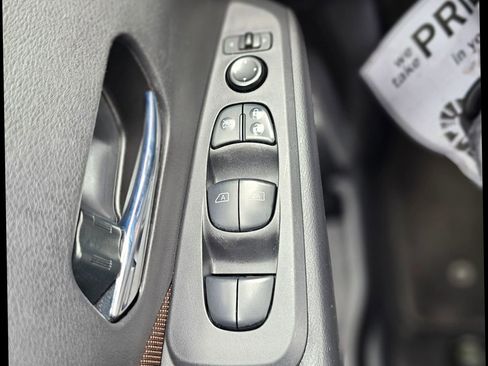 Used 2021 Nissan Kicks SR image 24