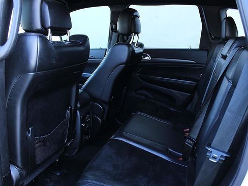 Used 2018 Jeep Grand Cherokee Altitude image 11