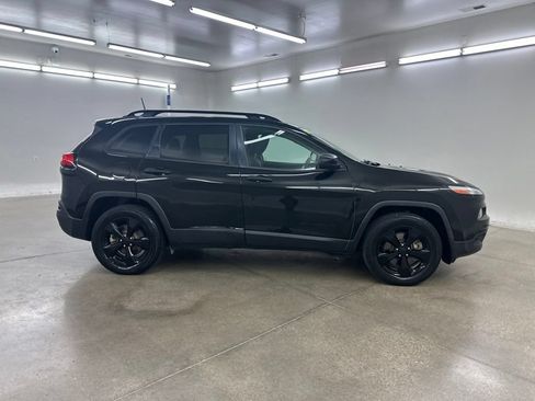 Used 2017 Jeep Cherokee Sport w/ Cold Weather Group AWD/4WD image 14