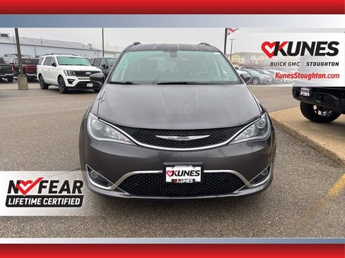 Used 2019 Chrysler Pacifica Touring-L image 4