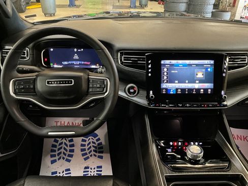 Used 2024 Jeep Wagoneer Series II w/ Flexible Seating Group image 6