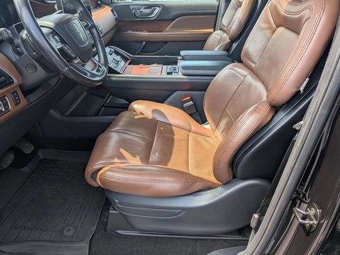 Used 2022 Lincoln Navigator L Reserve w/ Monochromatic Package AWD/4WD image 12
