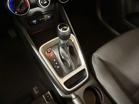 Certified 2026 Hyundai Venue SE FWD image 20