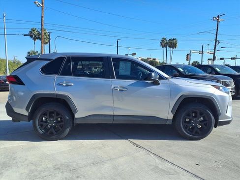 Used 2022 Toyota RAV4 LE image 8