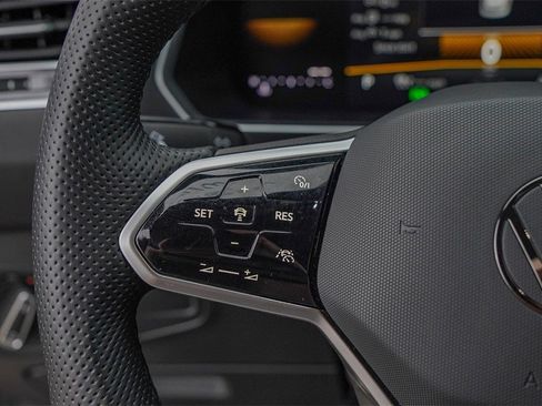 New 2024 Volkswagen Tiguan SE R-Line image 11