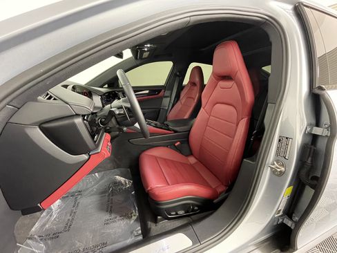 Used 2025 Porsche Panamera image 5