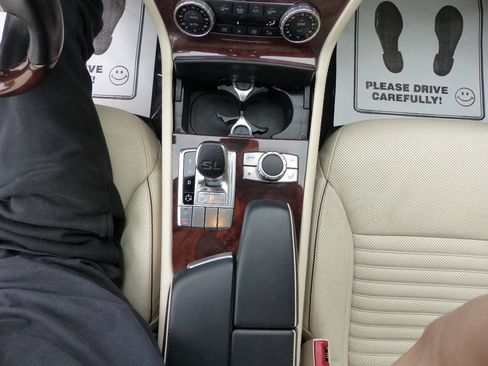 Used 2014 Mercedes-Benz SL 550 image 44