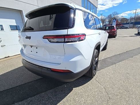 Used 2025 Jeep Grand Cherokee L Altitude image 9