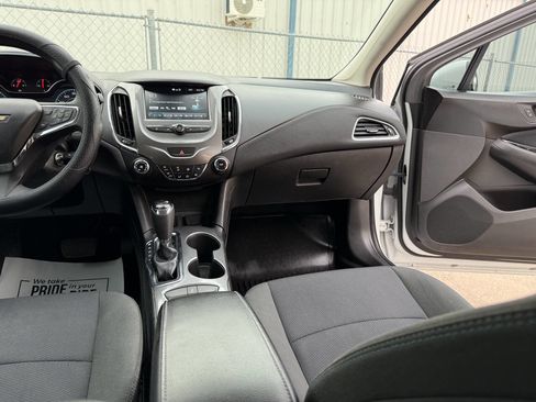 Used 2017 Chevrolet Cruze LT image 28