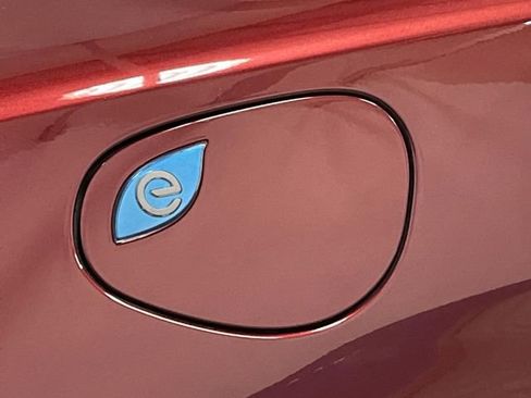 Used 2022 Chrysler Pacifica Limited w/ Uconnect Theater Family Group image 40