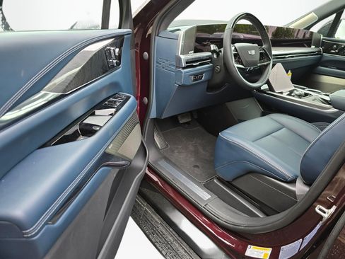 Used 2025 Cadillac Escalade IQ Luxury 2 AWD/4WD image 23