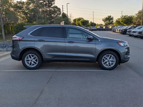 Certified 2024 Ford Edge SEL w/ Convenience Package AWD/4WD image 3