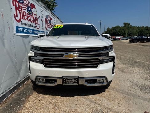 Used 2019 Chevrolet Silverado 1500 High Country w/ Technology Package AWD/4WD image 5
