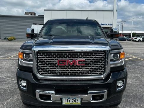 Used 2016 GMC Sierra 2500 Denali w/ Duramax Plus Package AWD/4WD image 2