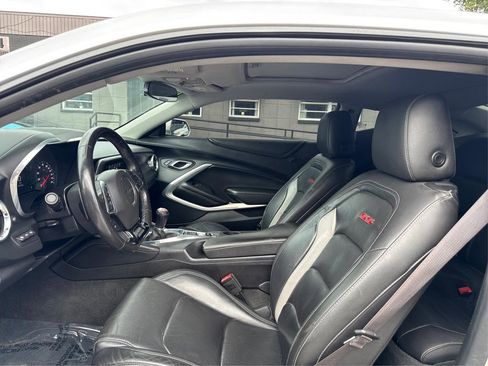 Used 2017 Chevrolet Camaro SS RWD image 9