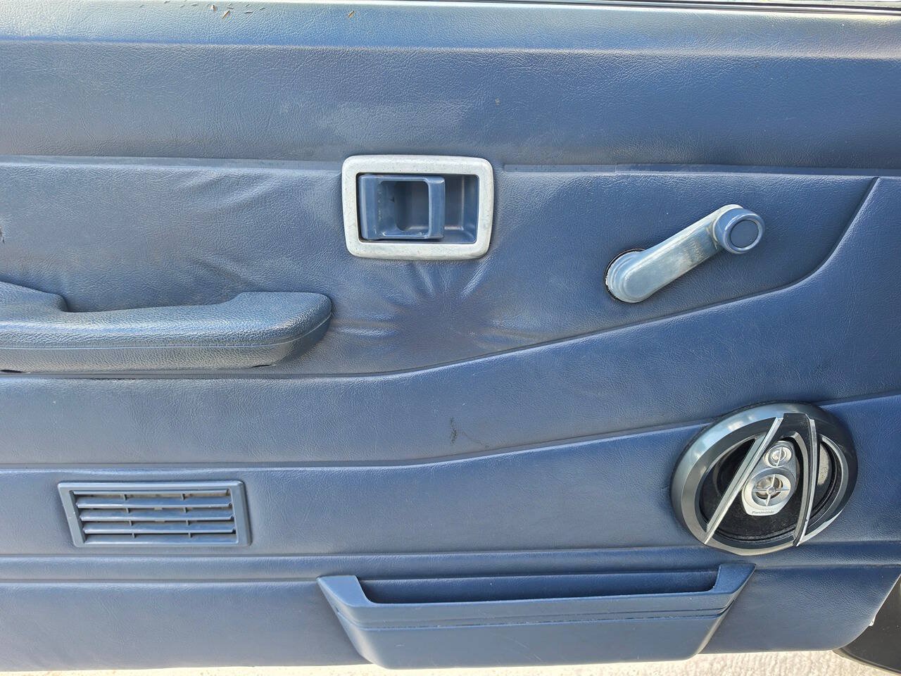 Used 1995 Nissan Pickup XE RWD image 17