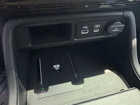 Used 2024 Honda Pilot Touring image 14