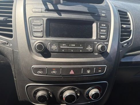 Used 2015 Kia Sorento LX FWD image 11
