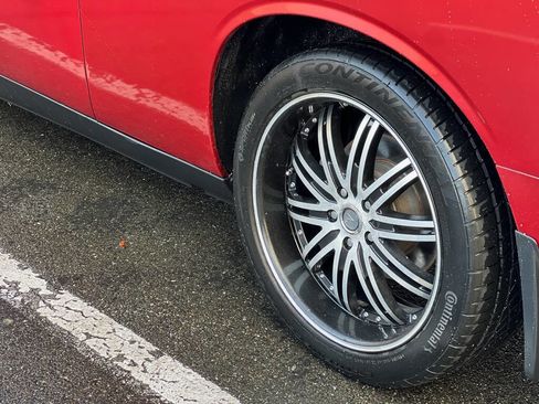 Used 2010 Dodge Challenger SE image 10