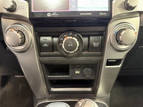 Used 2020 Toyota 4Runner SR5 Premium image 16