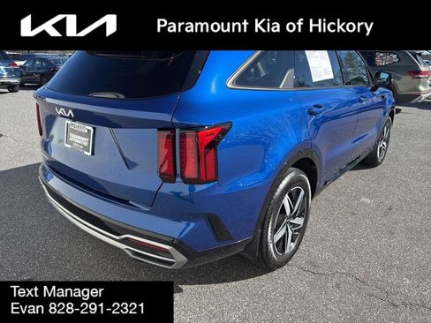 Used 2023 Kia Sorento S w/ Panoramic Sunroof Package image 7